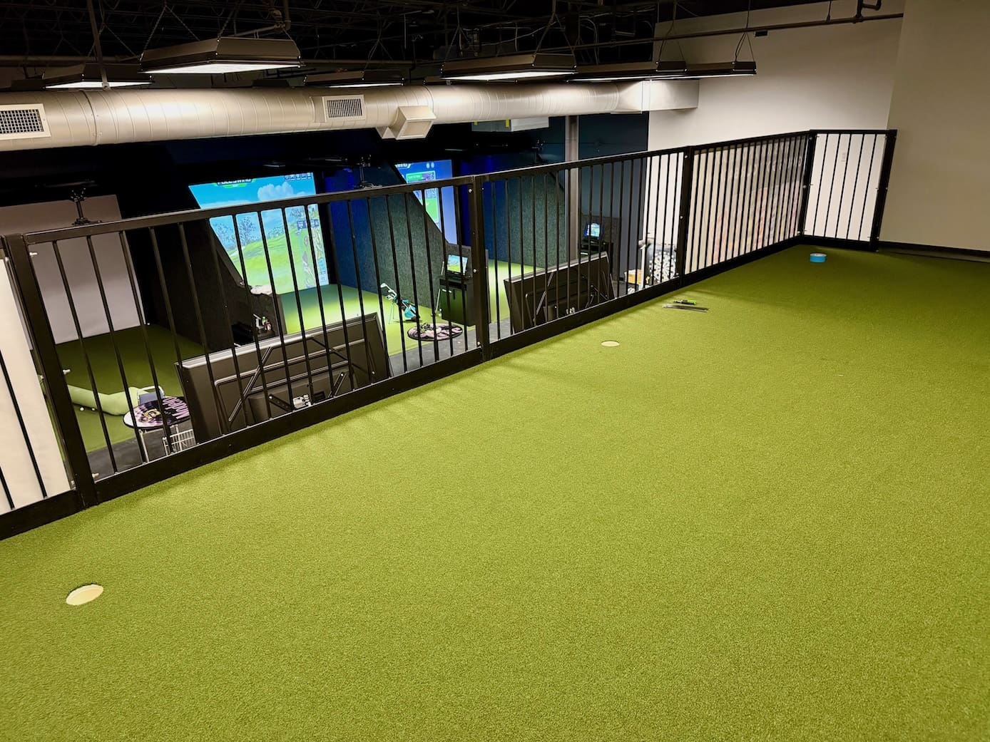 Golf Simulator Business Open This Week At Western Mall 2 ywAAAAAAQABAAACAUwAOw==