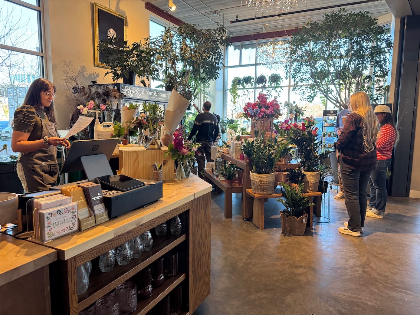 Downtown Jones421 Building To Add Retailer As More Spaces Become Available 5 ywAAAAAAQABAAACAUwAOw==