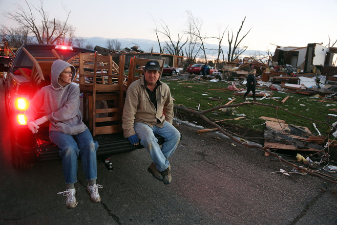 (L - R) Tina Junk and Gary Junk, residents of Elgin Avenue, salvage what remains after a tornado struck on November 17, 2013 in Washington, Illinois. (Tasos Katopodis / Getty Images / AFP)