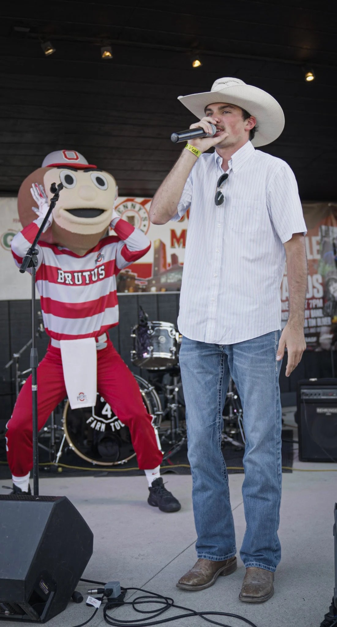 auctioneer with Brutus Buckeye