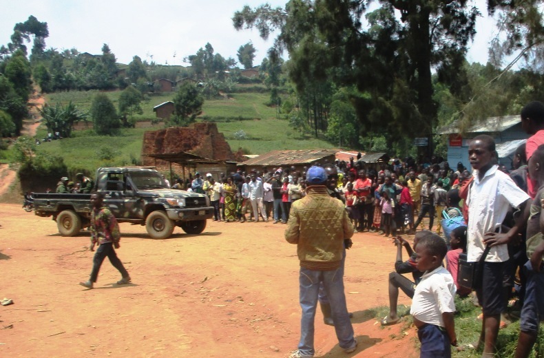 Sud-kivu : Les éléments Wazalendo dans une manifestation de colère ce mercredi à Uvira.