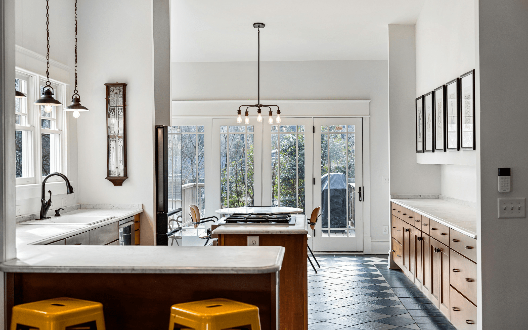 R&T General Construction LLC, expert general contractors in New Jersey offering home remodeling, flooring installation, deck building, masonry, and handyman services. Kitchen remodeling and furniture install.