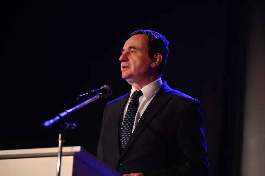 Nderohen Pajaziti  Zejnullahu e Hoxha  Kurti  UÇK  përmbylli kapitullin lavdishëm të luftës për liri