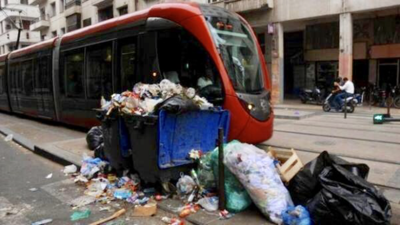 الدارالبيضاء.. حاويات النفايات تثير الإستياء والقلق الصحي في الأحياء السكنية