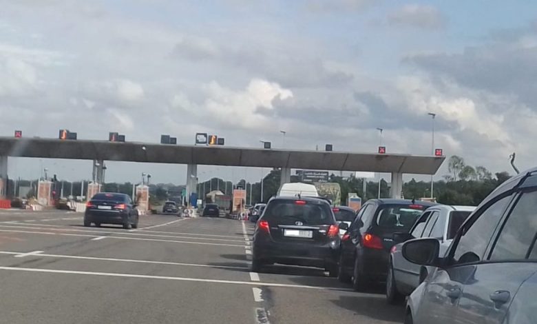 الناس هاربة من فيضانات القصر الكبير.. والطرق السيارة: شد الصف وخلص الناس هاربة من فيضانات القصر الكبير.. والطرق السيارة: شد الصف وخلص