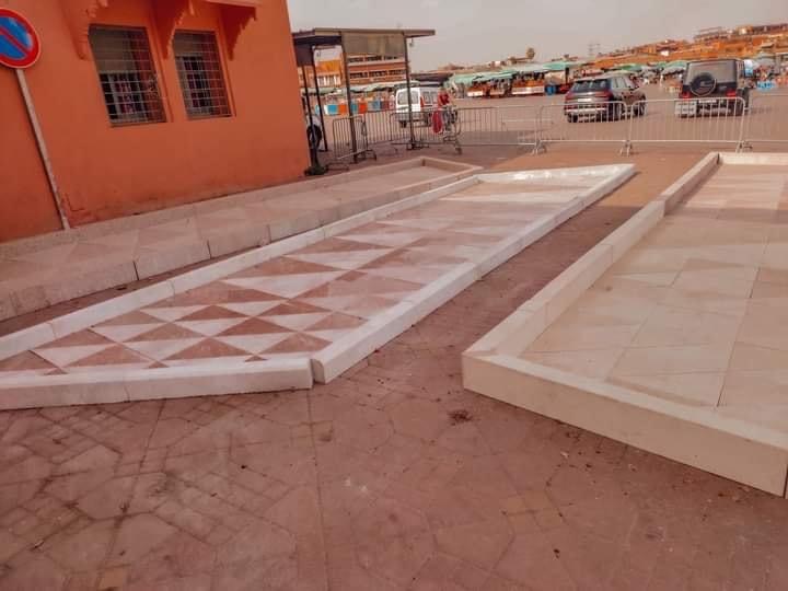 الجودة الرديئة لزليج تبليط ساحة جامع الفنا تثير سخرية المراكشيين