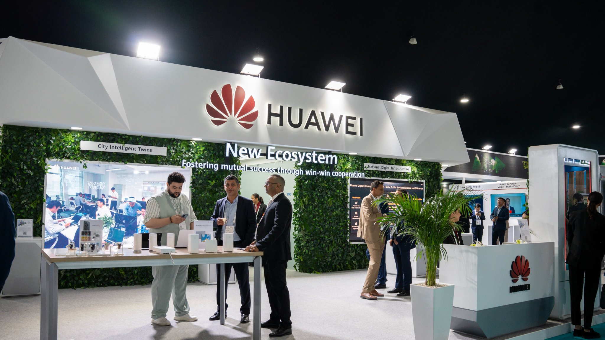 العملاق الصيني &ldquo;هواواي&rdquo; يعبر عن رغبته في مواكبة الرقمنة بالمغرب