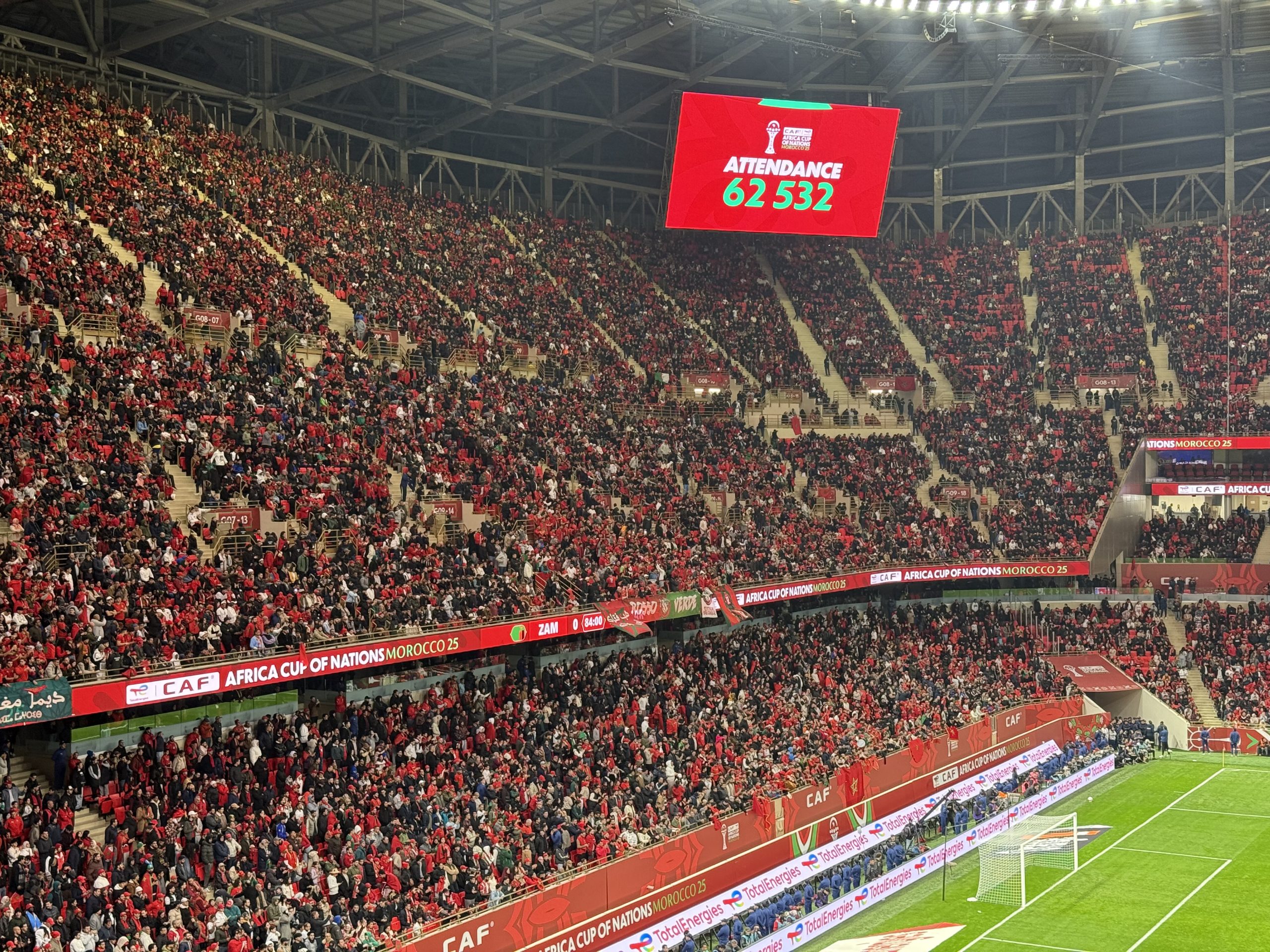 حضور جماهيري قياسي يتوج بفرحة هستيرية بعد الفوز الكاسح على زامبيا والتأهل لدور 16 (فيديو)