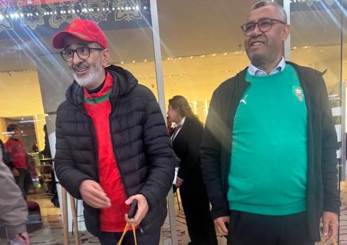 ظهور بوانو والأزمي في مدرجات VIP خلال مباريات الكان يثير الجدل