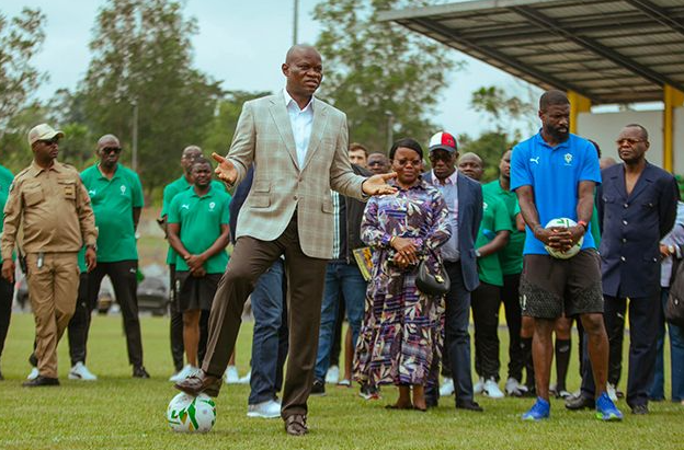 رئيس الغابون يعلن عن زلزال في الإتحاد الكروي بعد الإقصاء المبكر من “كان المغرب” رئيس الغابون يعلن عن زلزال في الإتحاد الكروي بعد الإقصاء المبكر من “كان المغرب”