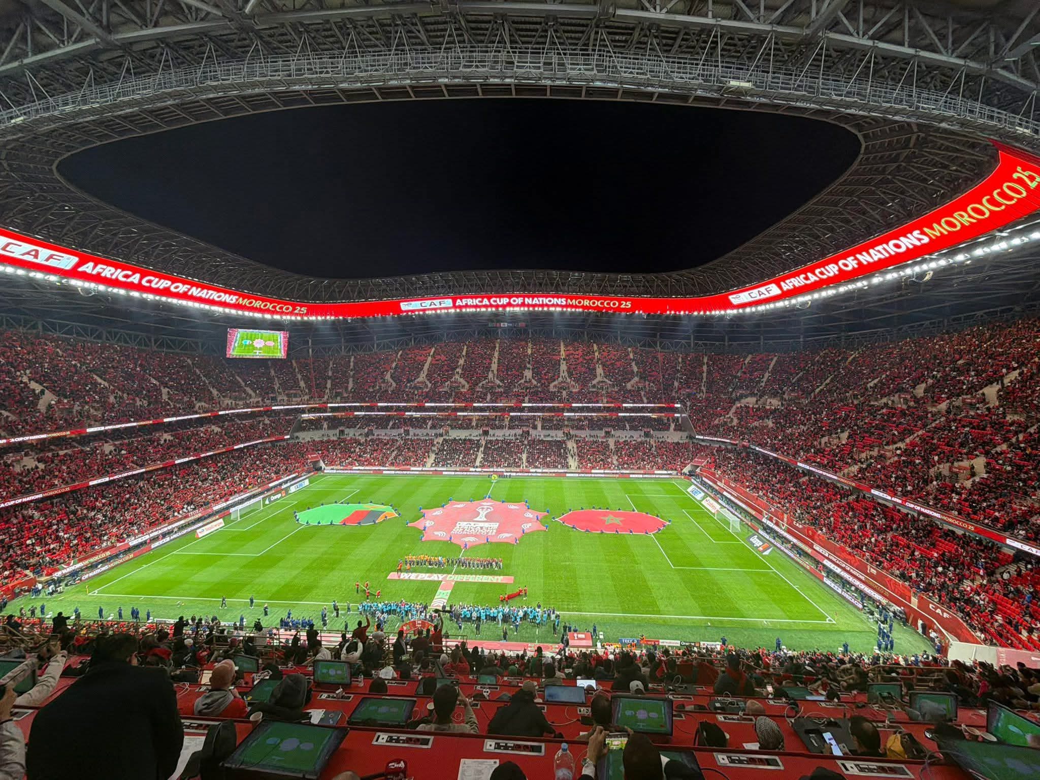 الجماهير المغربية تُعدُ لعاصفة صوتية تزلزل ملعب الرباط دعماً لأسود الأطلس في الليلة الموعودة