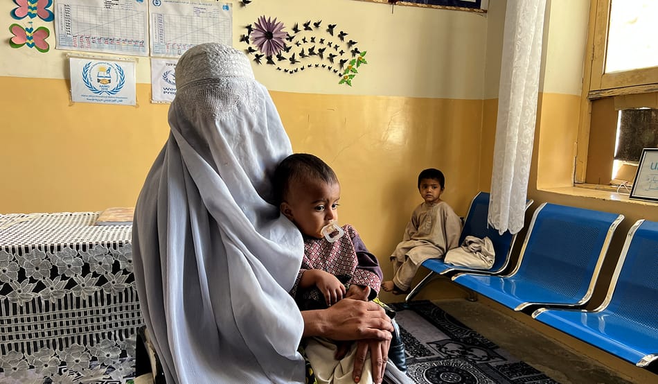 سازمان ملل: کودکان در افغانستان در نتیجه‌ی کاهش کمک‌های بشردوستانه جان می‌دهند