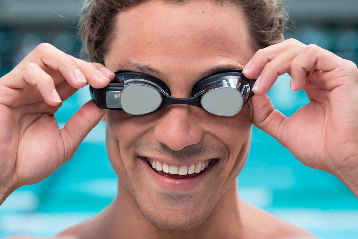 FORM Smart Swim 2 Occhialini Nuoto - Display AR Con Metriche In Tempo Reale