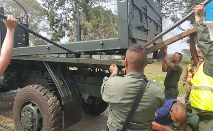 militares transportaban droga en vehículo militar