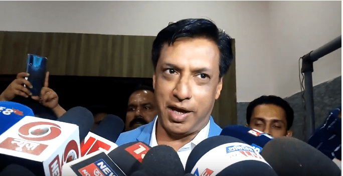 "মই ডাইটত আছিলো, কিন্তু অসমলৈ আহি ডাইট ভাঙি দিলো"- পৰিচালক মধুৰ ভণ্ডাৰকাৰ 1
