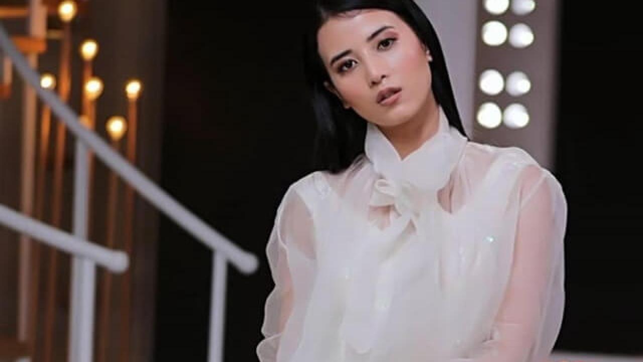 চিকিম কন্যা মালিয়া প্ৰধানলৈ "Supermodel of the Year" ৰ খিতাপঃ 1