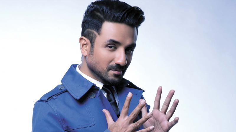 Vir Das’ neighbor sneezes at him, threatens to slap him as the actor enjoyed dinner with a friend amidst lockdown 1