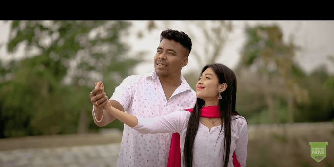 "সাহিত্য চৰ্চাৰ 'কবিতা' এটা মাধ্যম হিচাপে লৈ প্ৰেমৰ মাজেৰে এনাজৰী গঢ়িবলৈ প্ৰয়াস কৰিছোঁ"- ধ্ৰুৱ পাঠক 1