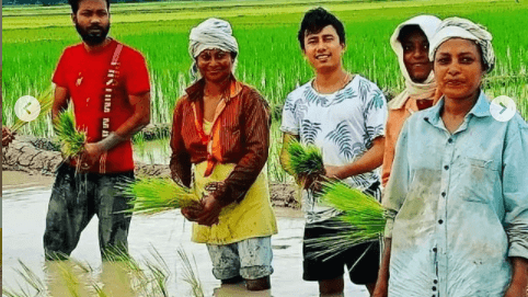 শাওন মহীয়া পথাৰত ভূঁই ৰুই থকা কণ্ঠশিল্পী মণ্টুমণি শইকীয়াৰ নতুন ৰূপঃ 1