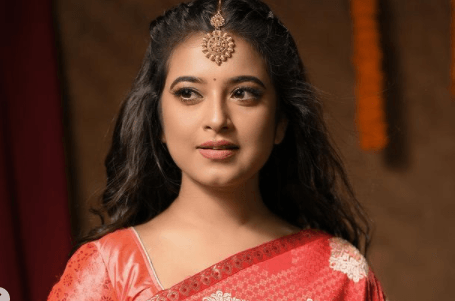 শেহতীয়া ফটোশ্বুটৰ সৈতে চচিয়েল মিডিয়াত খলকনি দীপলিনা ডেকাৰঃ 1