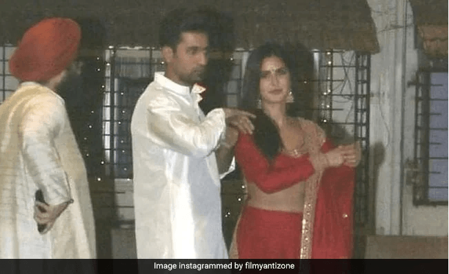 হ'ল নেকি "এংগগেজমেণ্ট" বিকি কৌশল-কেটৰিণা কাইফৰ? 1