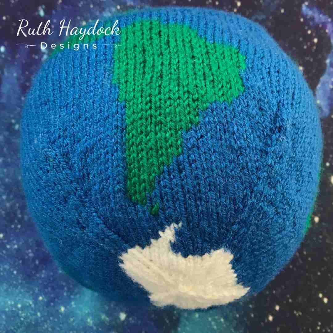 Large-Knitted-Globe-Pattern-Ruth-Haydock-5-1