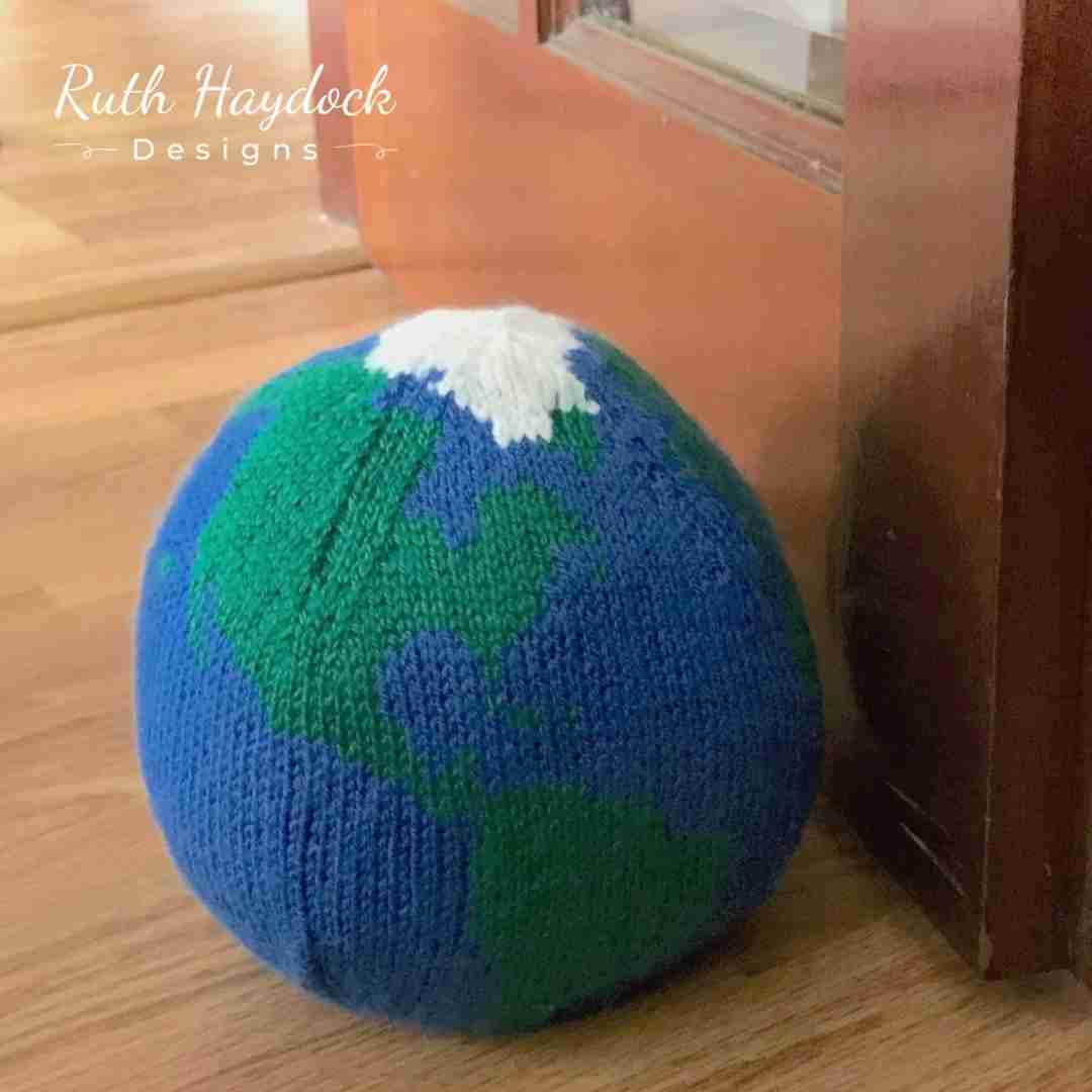 Large-Knitted-Globe-Pattern-Ruth-Haydock-9-1