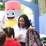 Leyvi Bautista inicia jornada de entrega de útiles escolares en Santo Domingo Oeste LB3