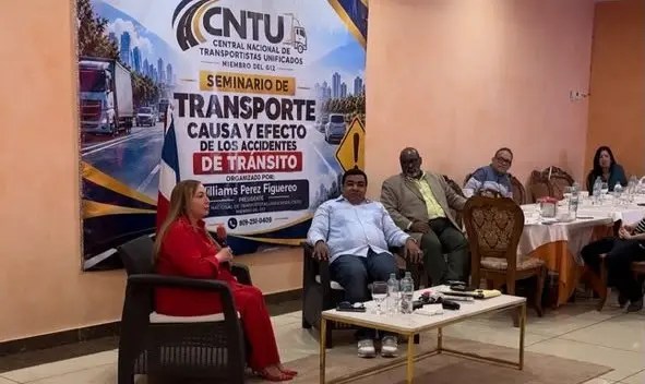 CNTU reúne a autoridades y líderes del transporte para analizar causas de accidentes y promover medidas para salvar vidas.