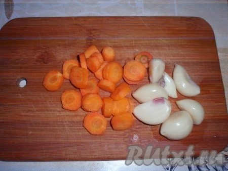 Маринованная капуста со свеклой на зиму. Заготовка из капусты со свёклой на зиму в банках крупными кусками