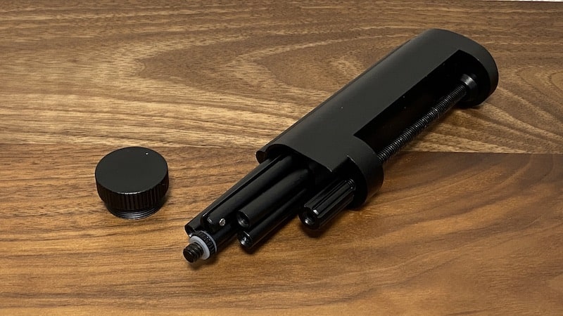 厚さ66mmまでのテーブルにも対応のランタンスタンドをご紹介！