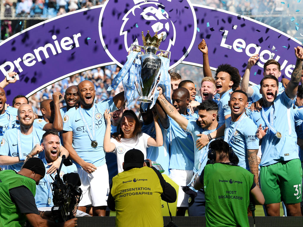 Ligue 1, disebut juga ligue 1 uber eats untuk keperluan sponsor, adalah divisi teratas dalam liga sepak bola prancis. Premier League News City Lift Premier League Trophy As Huddersfield Celebrate Precious Point
