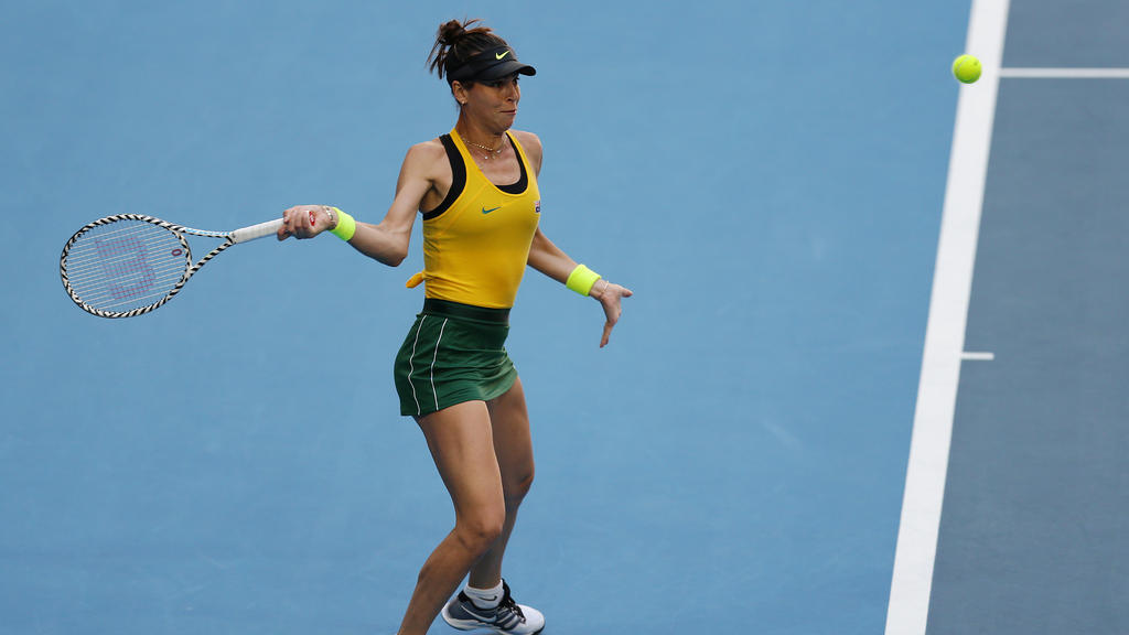 Vor 1 tag · andrea petkovic ist zum auftakt chancenlos, angelique kerber kämpft sich nach verlorenem ersten satz zurück. Fed-Cup-Finale: Tomljanovic gleicht aus - Doppel muss die