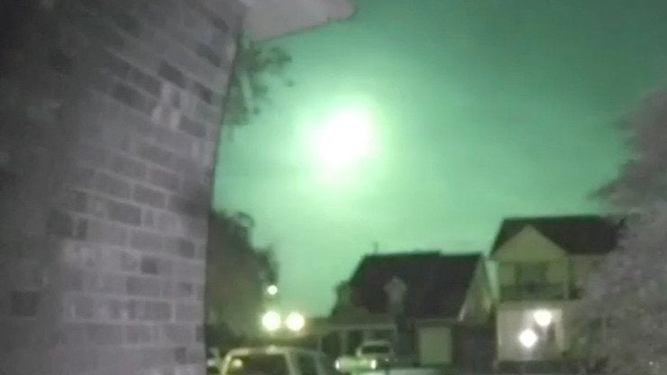 Watch Texas Meteor Caught On Camera - Ultra HD Dark Illustrations for Desktop