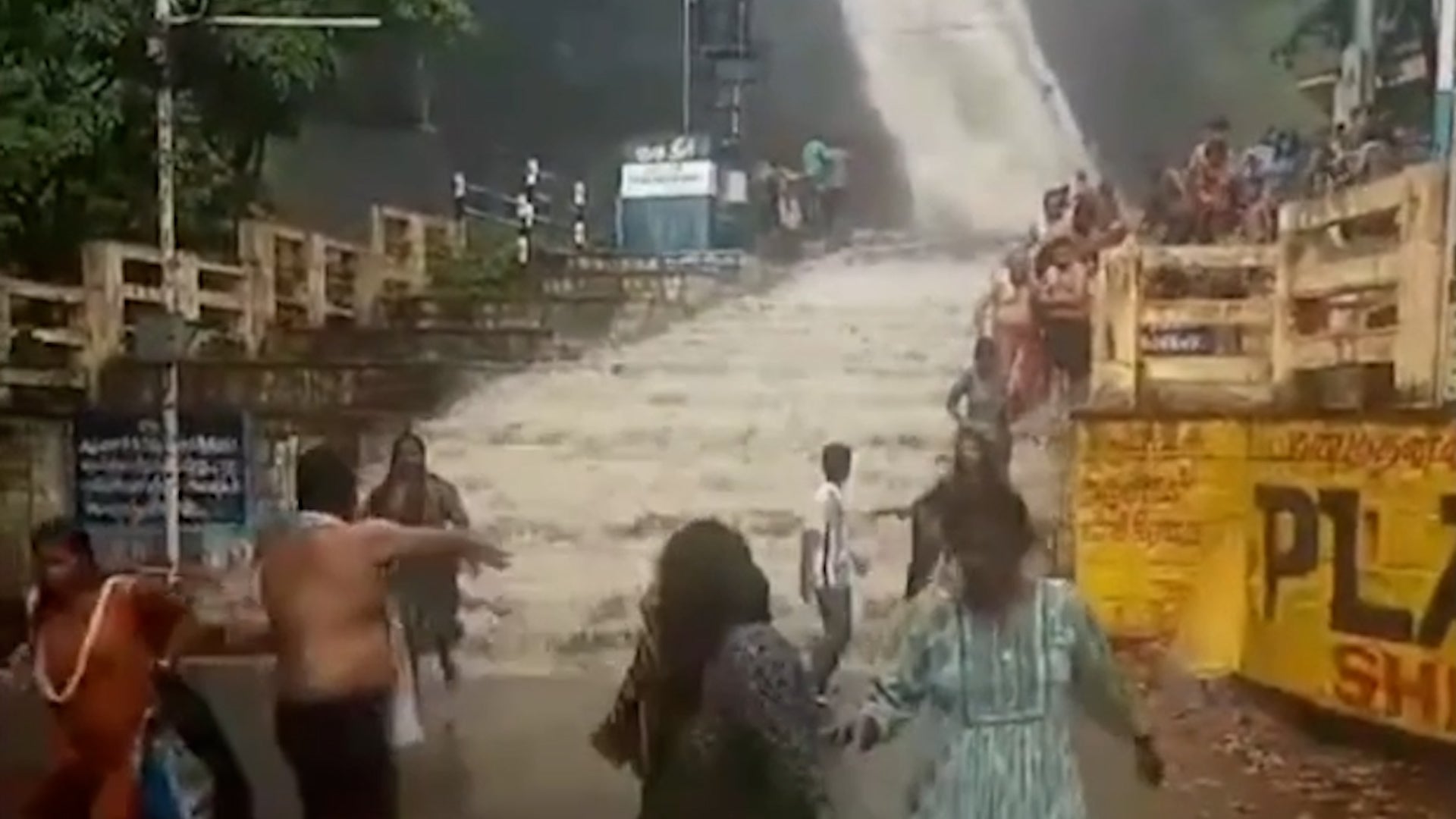 Deadly Flash Flood Kills Teen At Waterfall Videos From The Weather