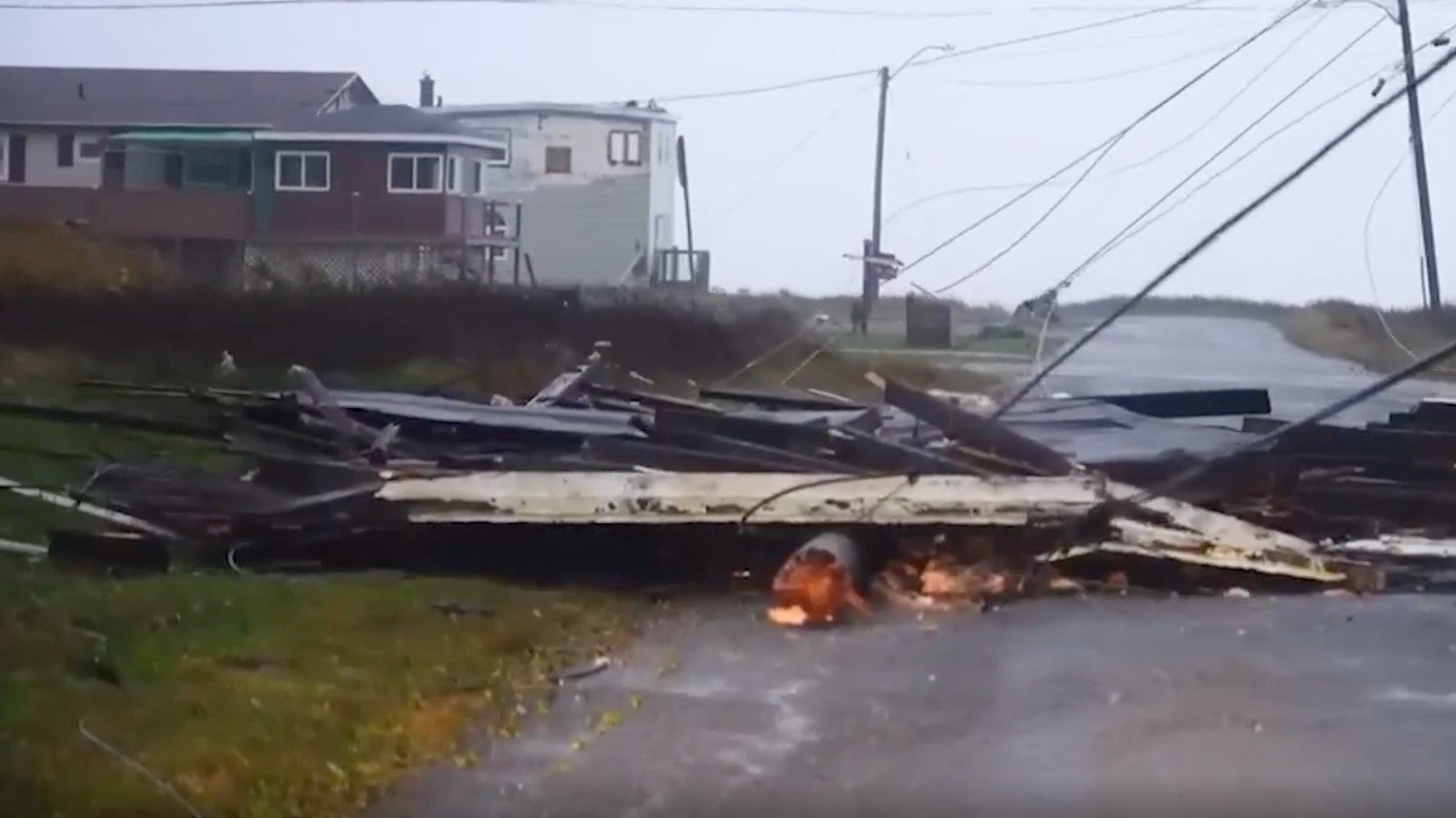 Watch A Brilliant Fireball Flash Over St Louis Historic Arch Video - Gradient Wallpapers - Incredible Ultra HD Collection