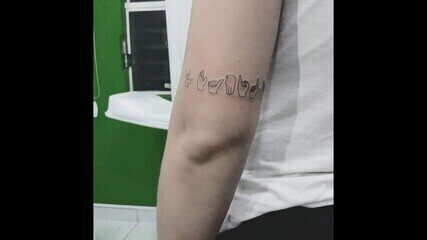 Irmãos De Lagoa Formosa Fazem Tatuagem Em Libras Para Homenagear Os Pais Surdos | Triângulo Mineiro | G1 240_x_427_jpg
