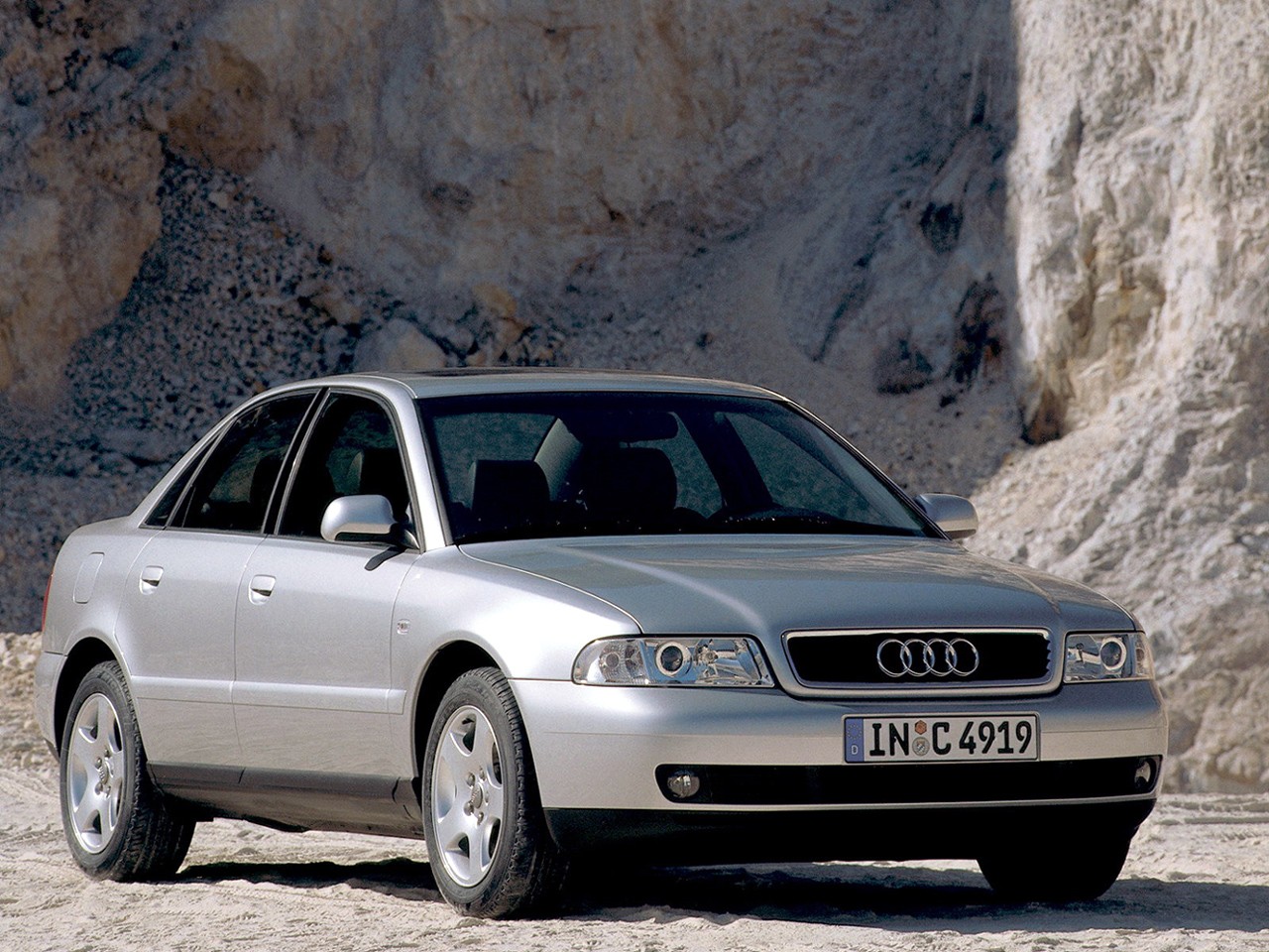 Audi A4 B6 Specifications Reviews Second Generation Audi A4 Audi A4 B6 First Year Of Ownership 2000 Audi A4 AC is not cooling.