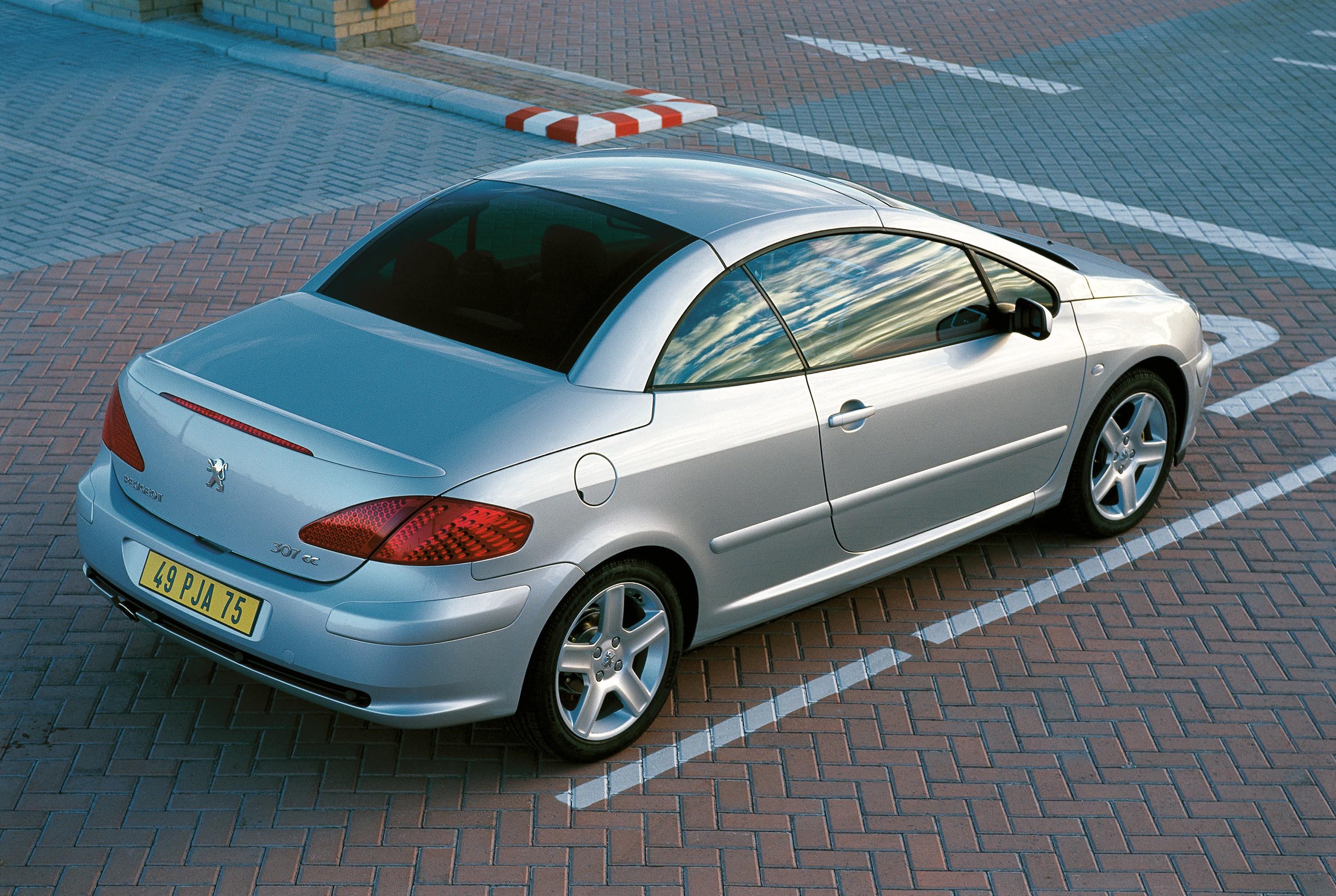 Peugeot 307 cc specs, performance & photos