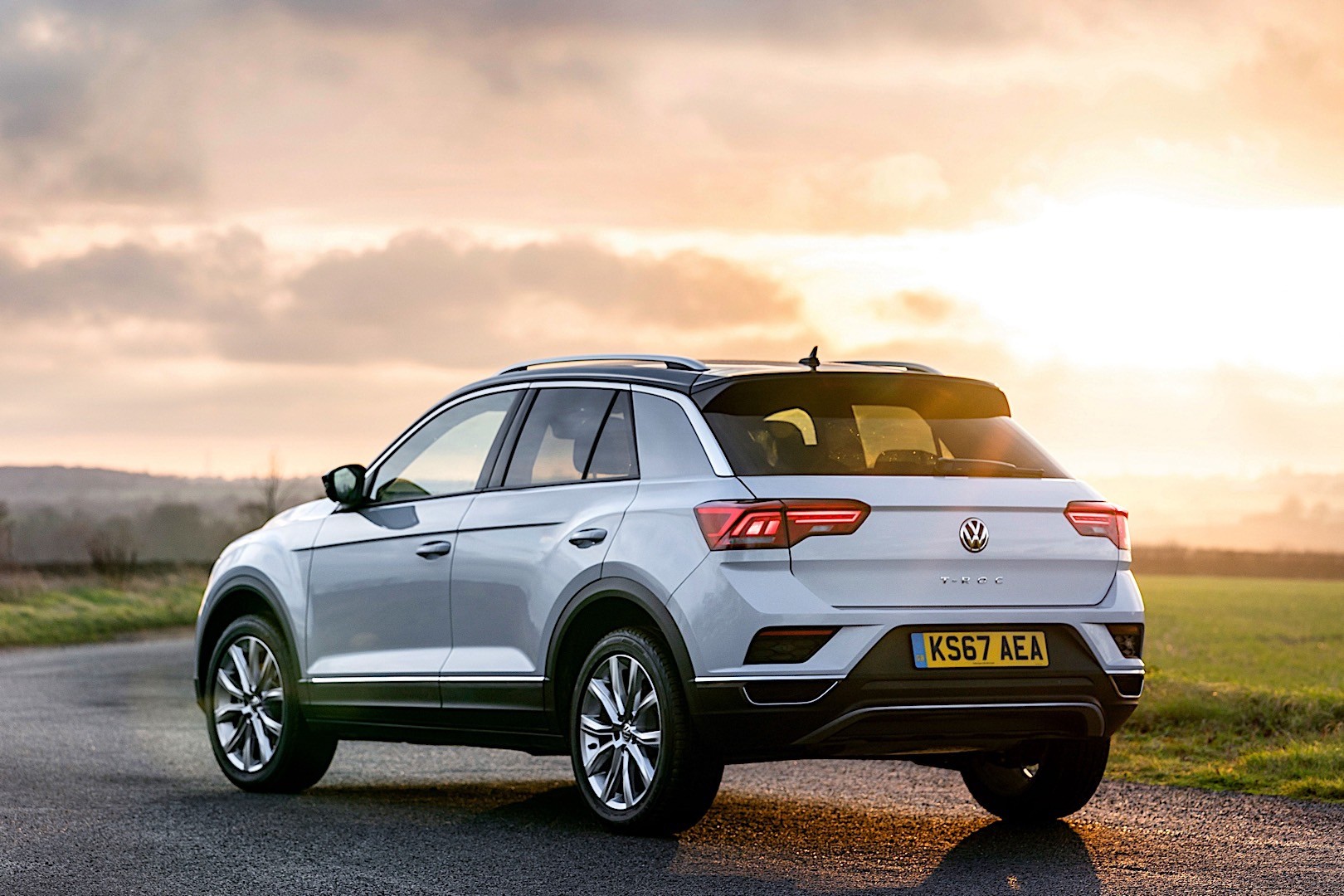 Volkswagen t-roc specs & photos