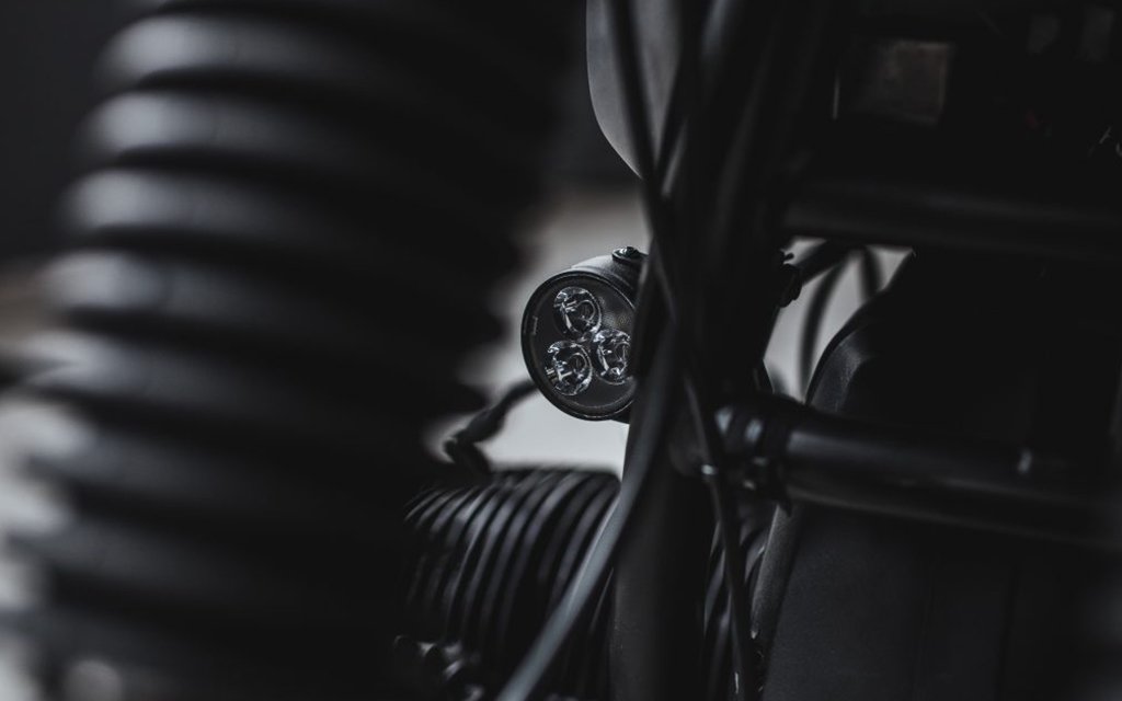 Hookie co.'s bmw r100/7 motorcycle is a hammerhead shark