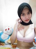 Koleksi 2 Video dan Foto Bokep Tudung Hitam Annisa Suka Sepong Kontol Terentot