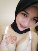 Koleksi 2 Video dan Foto Bokep Tudung Hitam Annisa Suka Sepong Kontol Terentot
