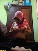 Koleksi V2 Mantan Jilbab ABG 18yo Memang Menggoda Kirim Pap Minta Diewe