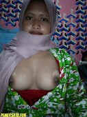 Koleksi Pics Vids ABG Jilbab Ita 18Yo Toket Ranum Memek Item
