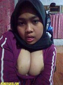 Koleksi Reupload Rika Jilbab ABG 18yo Gemoy Colmek Montok