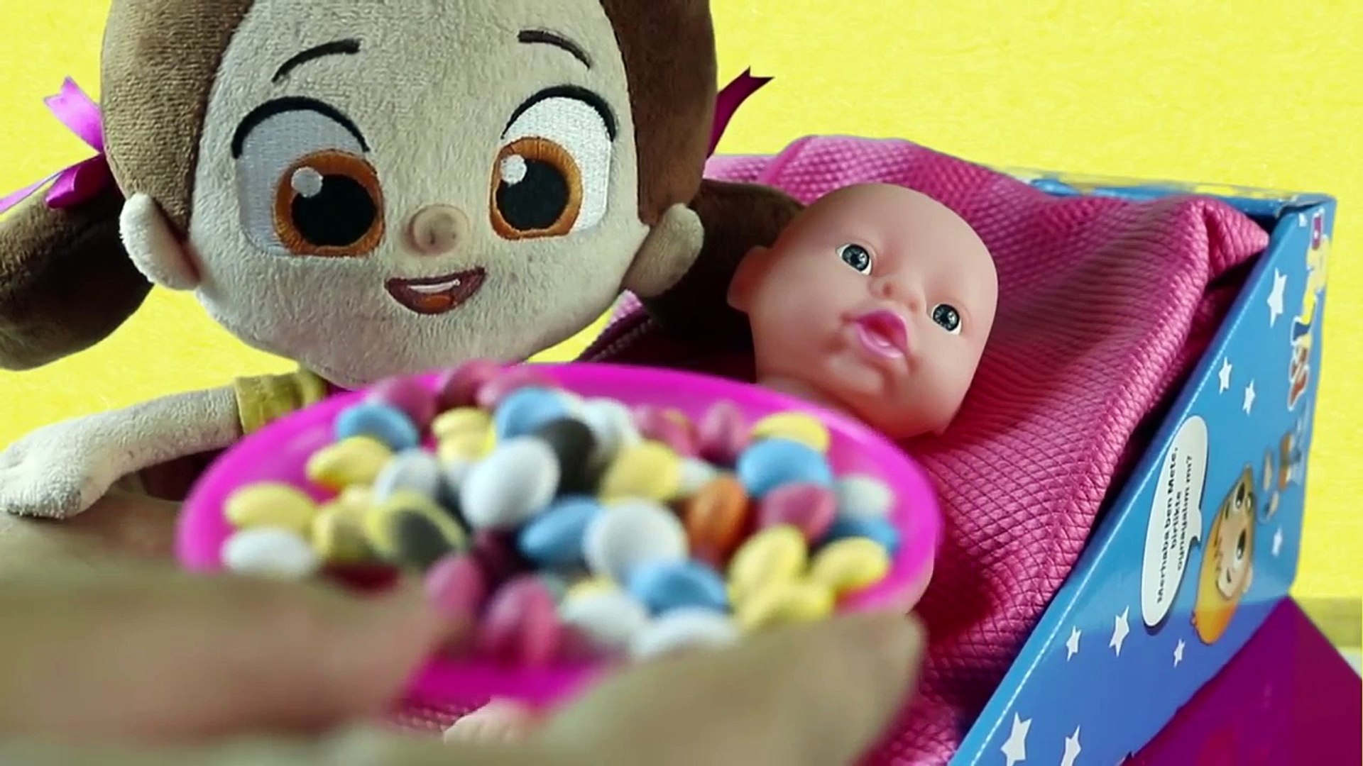 Niloya Parkta Salincakta Sallaniyor Ilkim Niloya Parkta Kaydiraktan Kayiyor Eglenceli Cocuk Videosu Youtube Kaydirak Salincak Cocuk