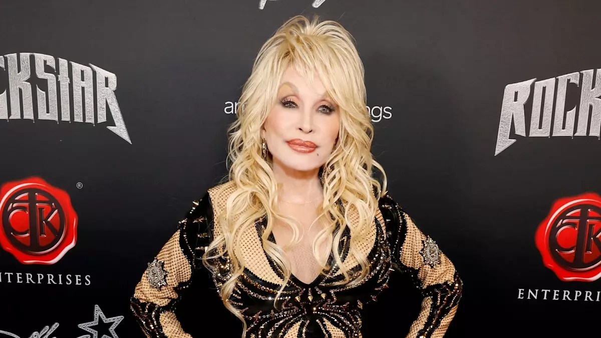 Unyielding Love: Dolly Parton’s Tribute to Carl Dean
