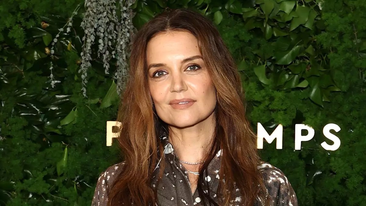 Radiant Reinvention: Katie Holmes Shines as an Empowered Empty Nester