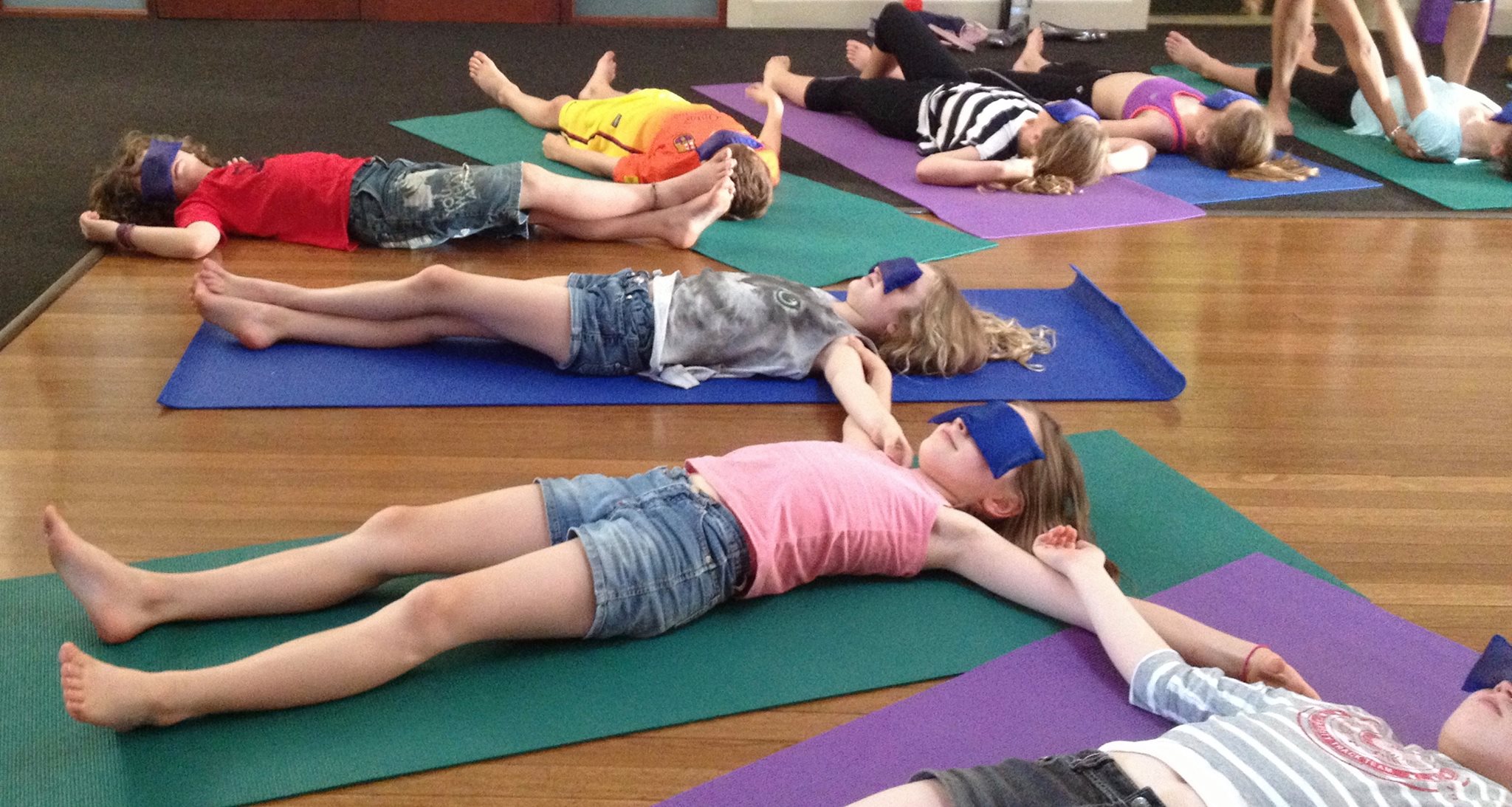 tweens primary school kids yoga 8wk course in the cove